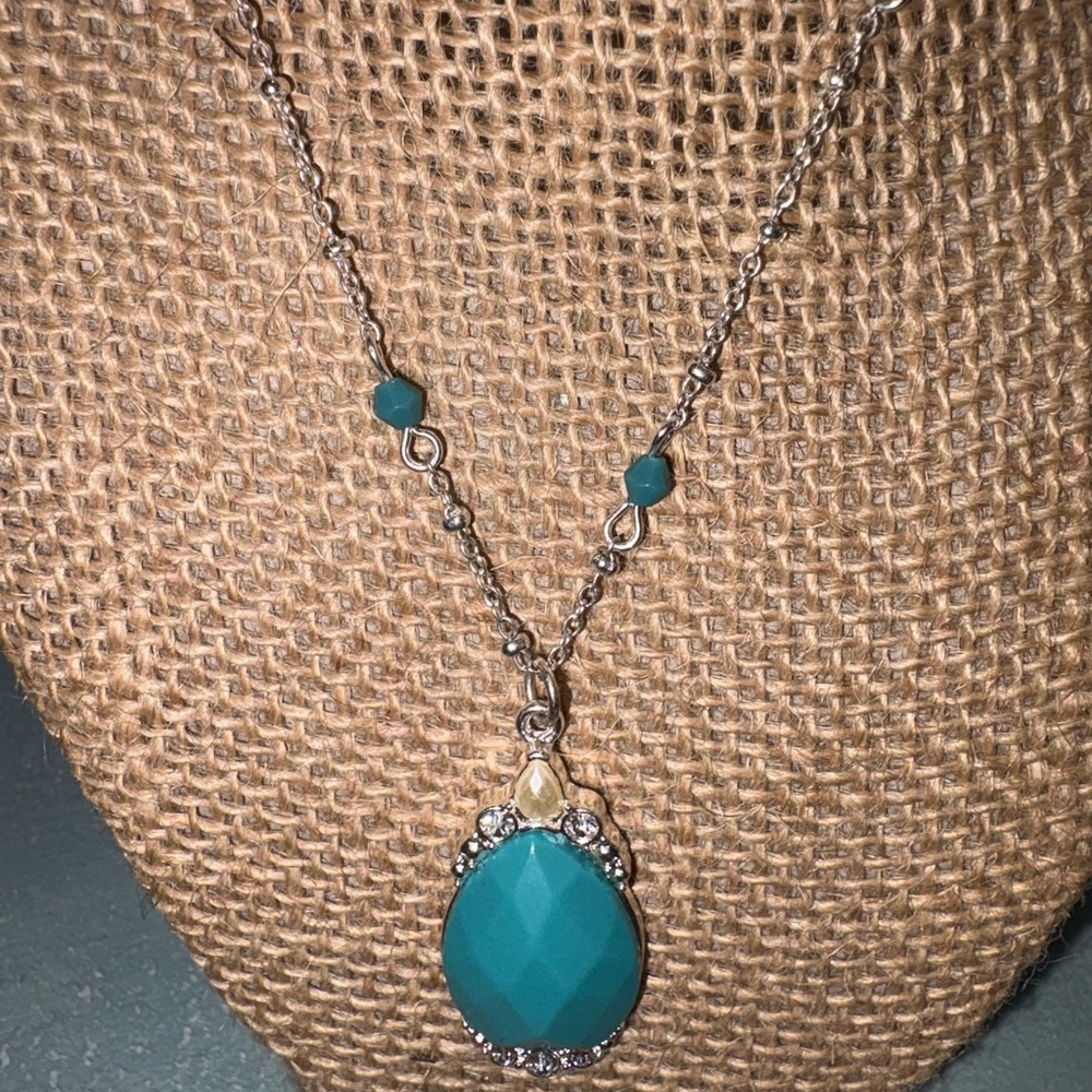 Elegant Silver and Teal Pendant Necklace